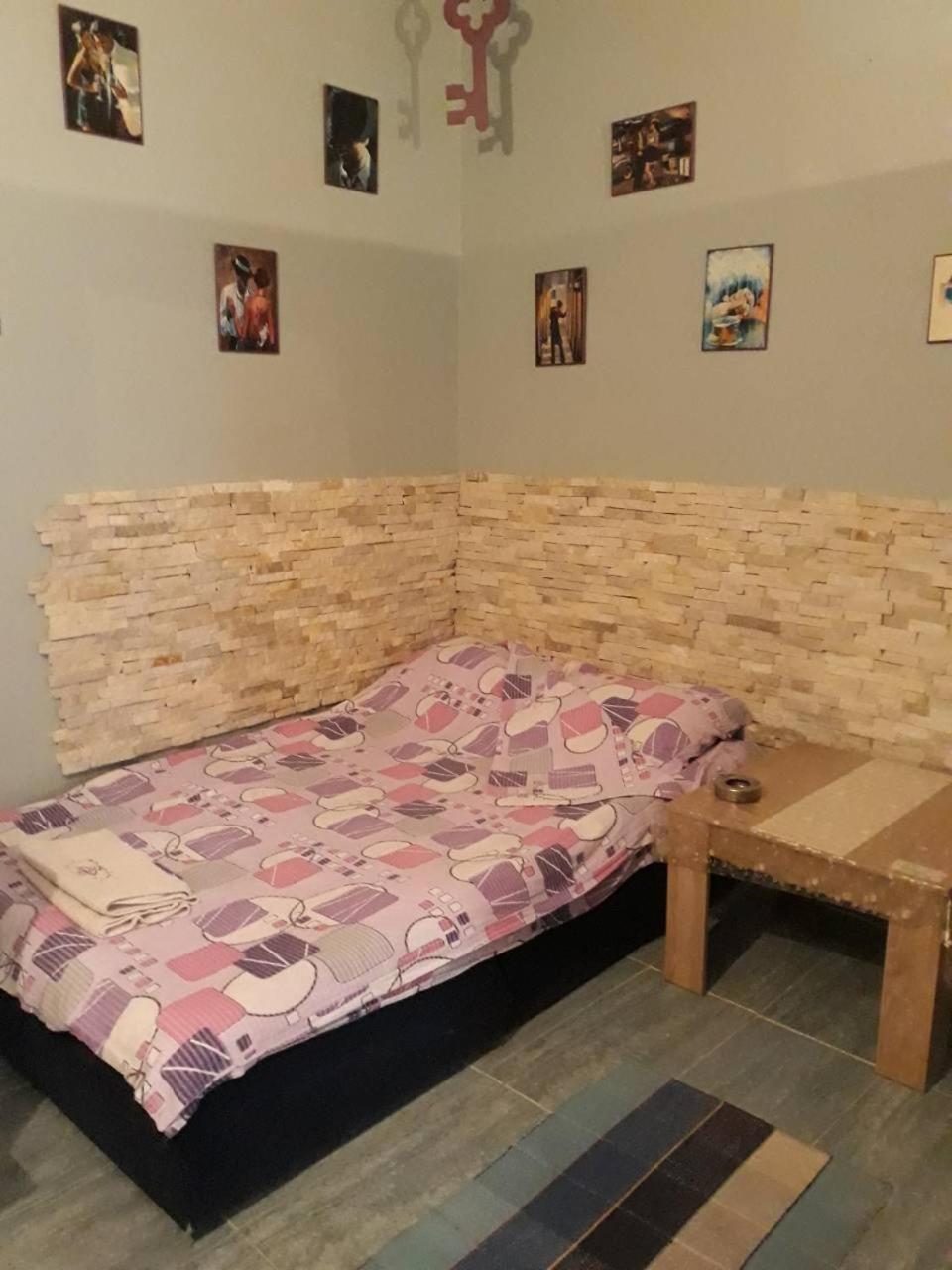 Mini Room - Bed & Toilet Kraljevo Exterior photo